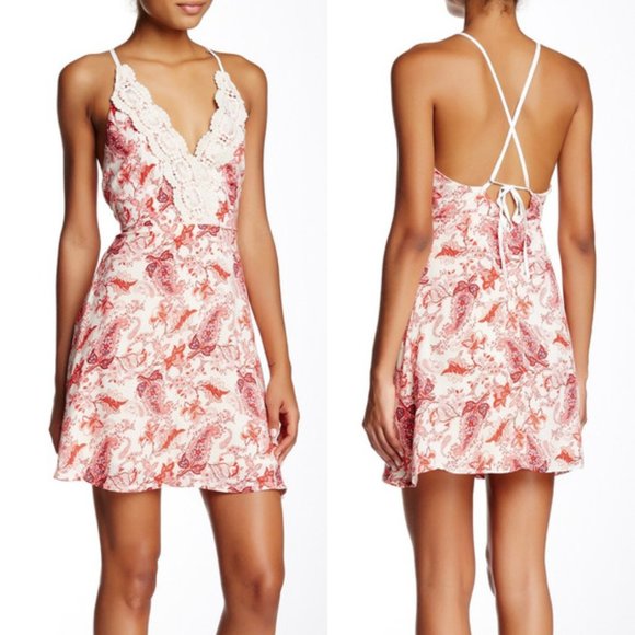 🌹Tea n Cup Red Floral Crochet Halter Mini Dress - Picture 1 of 9